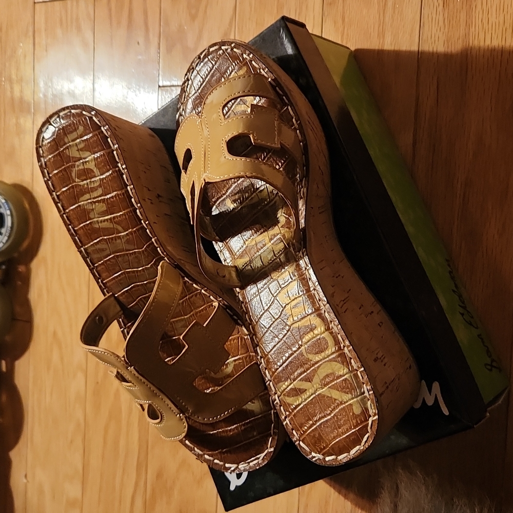 LADIES SANDALS